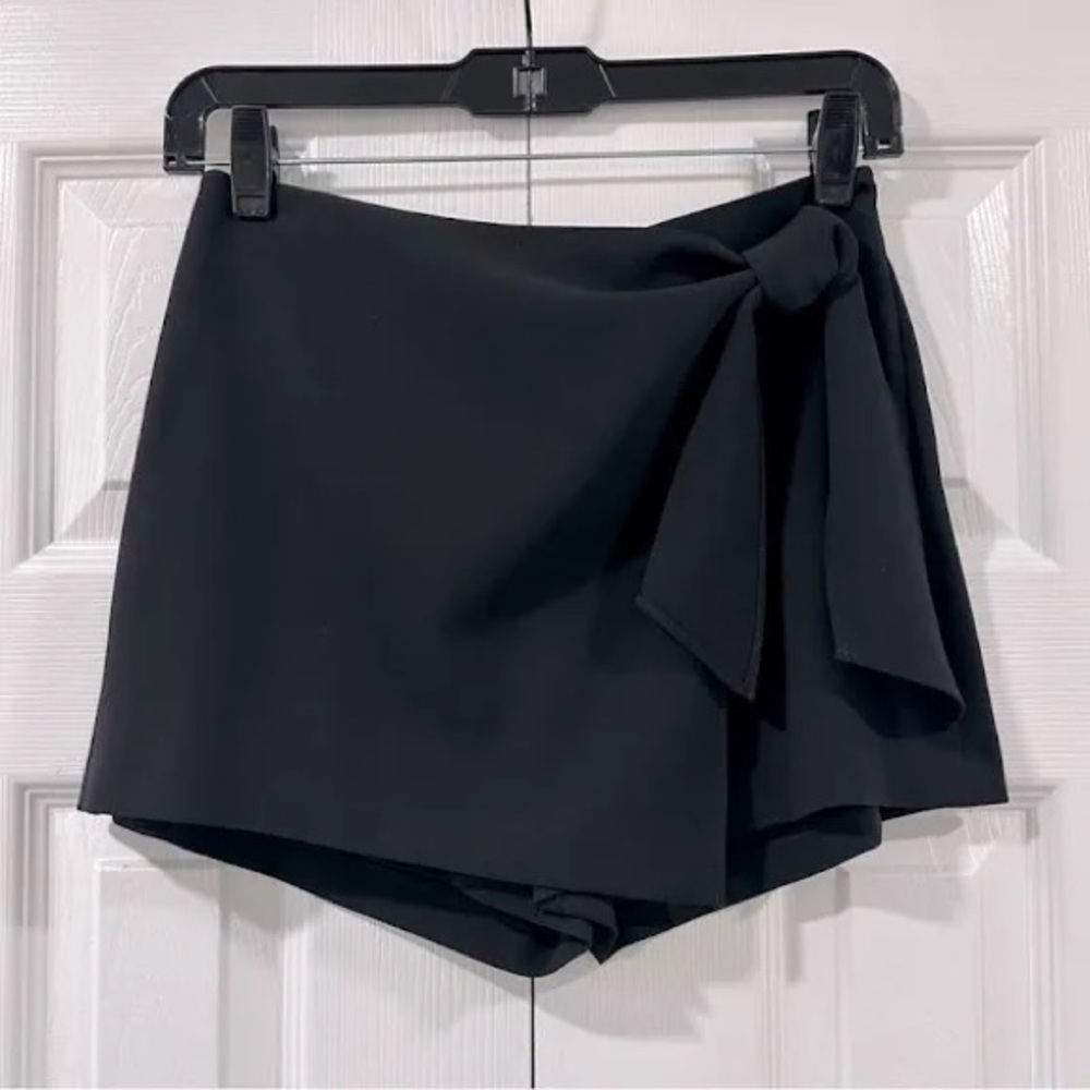 Alice + Olivia Randa Tie-Waist Skort- NWOT - size 2